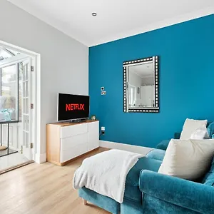  Apartment Spacious 2 Bedroom In Park Estate